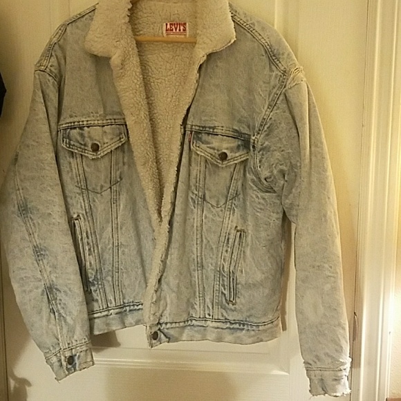 Levi's Jackets & Blazers - Levis insolated Jacket with Fuzz interior !
